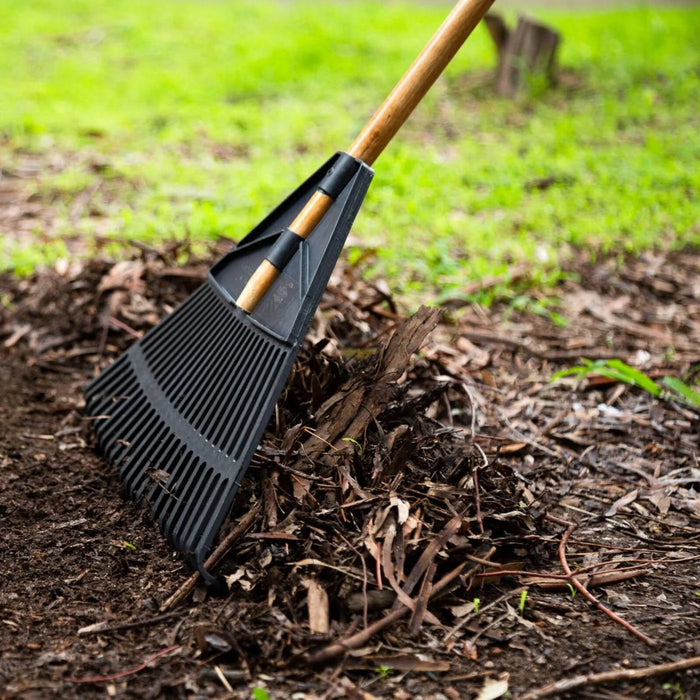 RAKE PLASTIC 44CM BLACK HEAD WOODEN HNDL